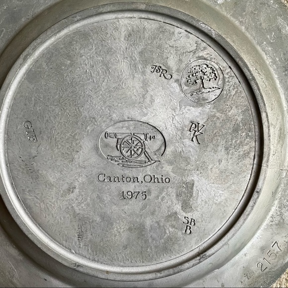 AMERICAN REVOLUTION PEWTER PLATE SET OF TWO W/PORCELAIN CENTER - DAR - Picture 5 of 12